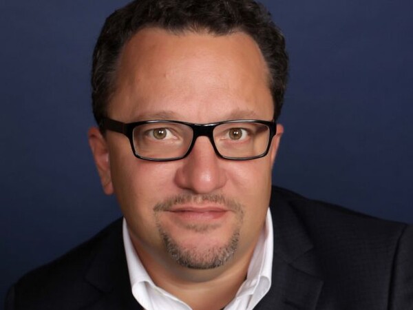 A portrait photo of Dr. Daniel J. Mueller