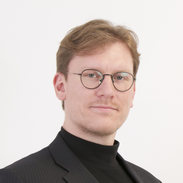 A portrait photo of Caleb Browne